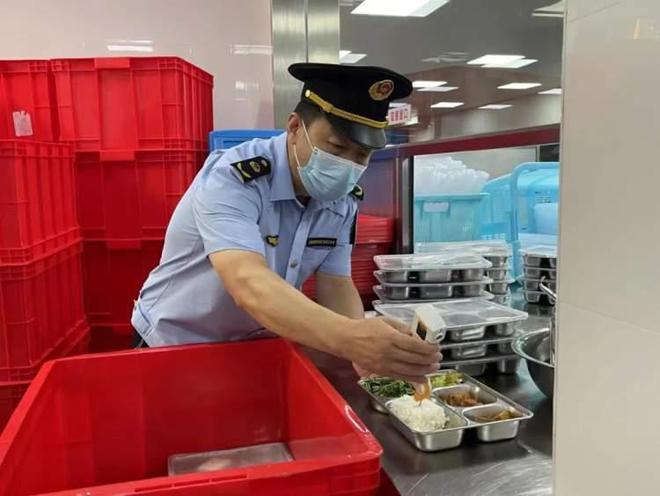 长宁区市场监管局开展开学食品安全专项检查